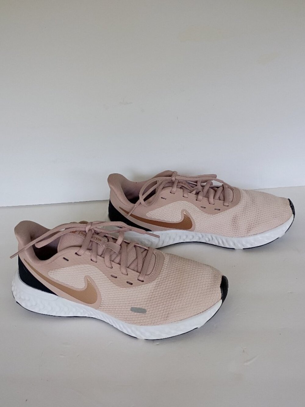 Nike Women’s Revolution 5 Barely Rose Running Sneakers‎ Size 10 EUC